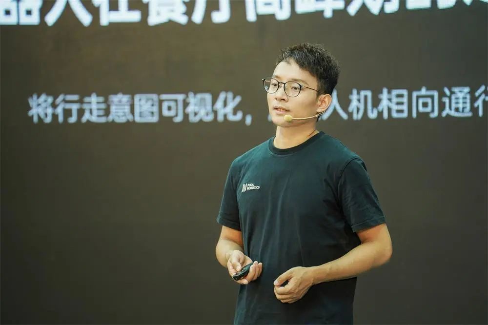普渡送餐机器人加盟电话(图1)